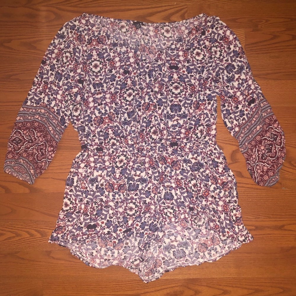🩷5/$10🩷 AE Romper